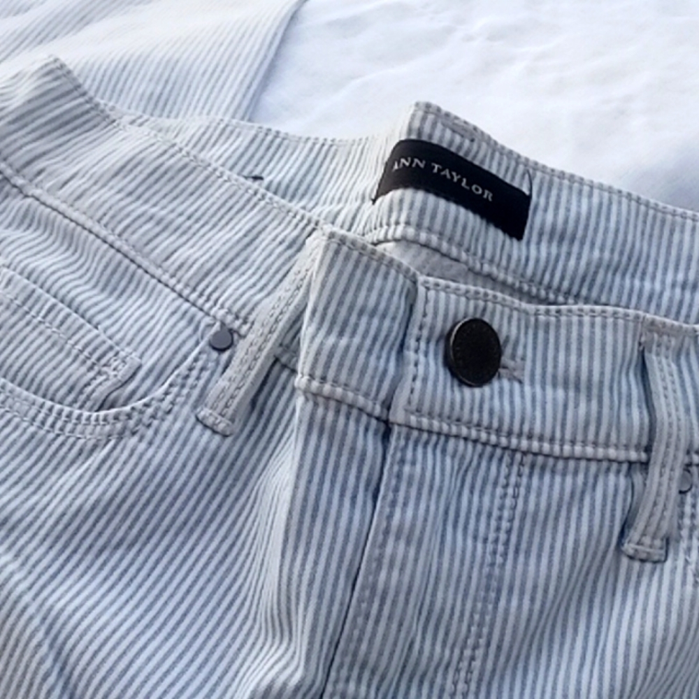 Ann Taylor Light White& Blue Striped 'The Skinny Ankle' Pant 0